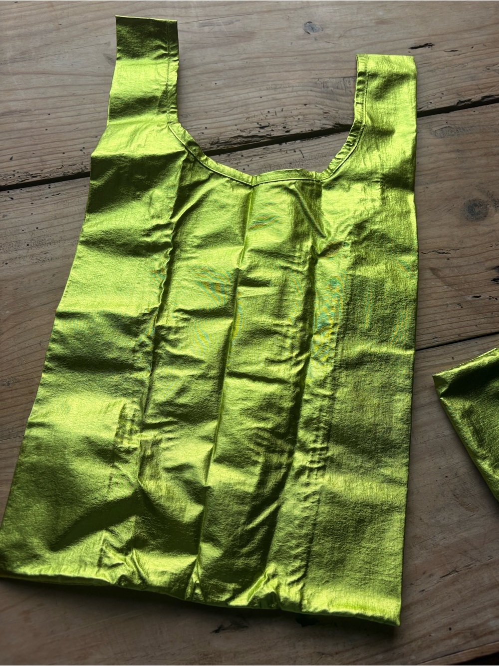 BAGGU Metallic Tote in Neon Lime Green - Picture 6 of 8